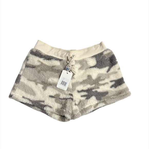 PJ Salvage Camo Fleece Shorts Size XS - NWT - Picture 2 of 3
